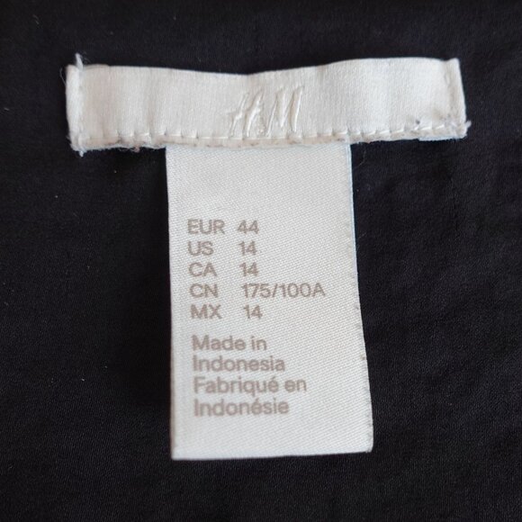 H & M Sz 14 Black V Neck Short Sleeve Casual Blouse - Picture 4 of 8